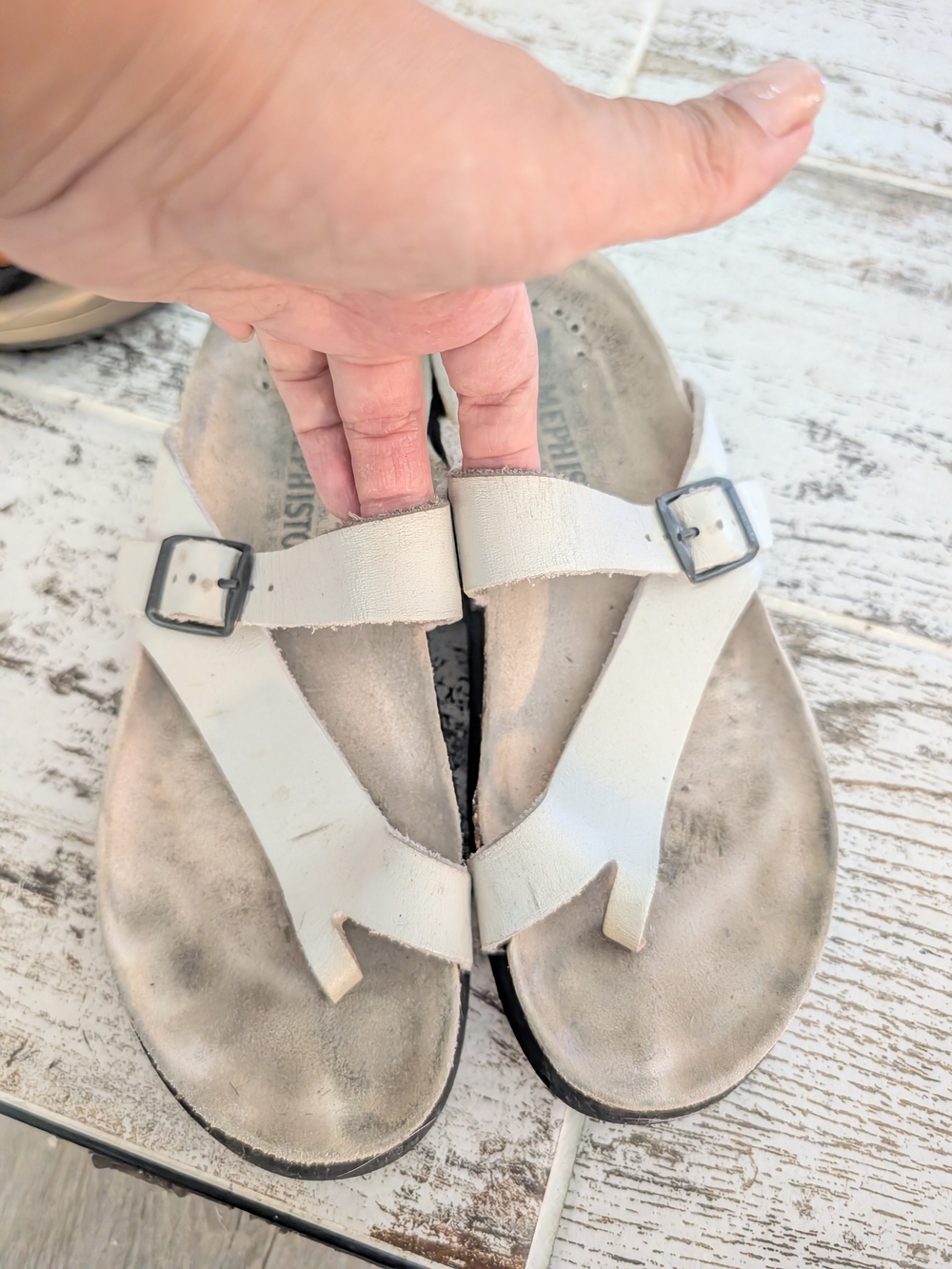 Mephisto White Leather Toe-Post Sandals with Buckle 8 Women's